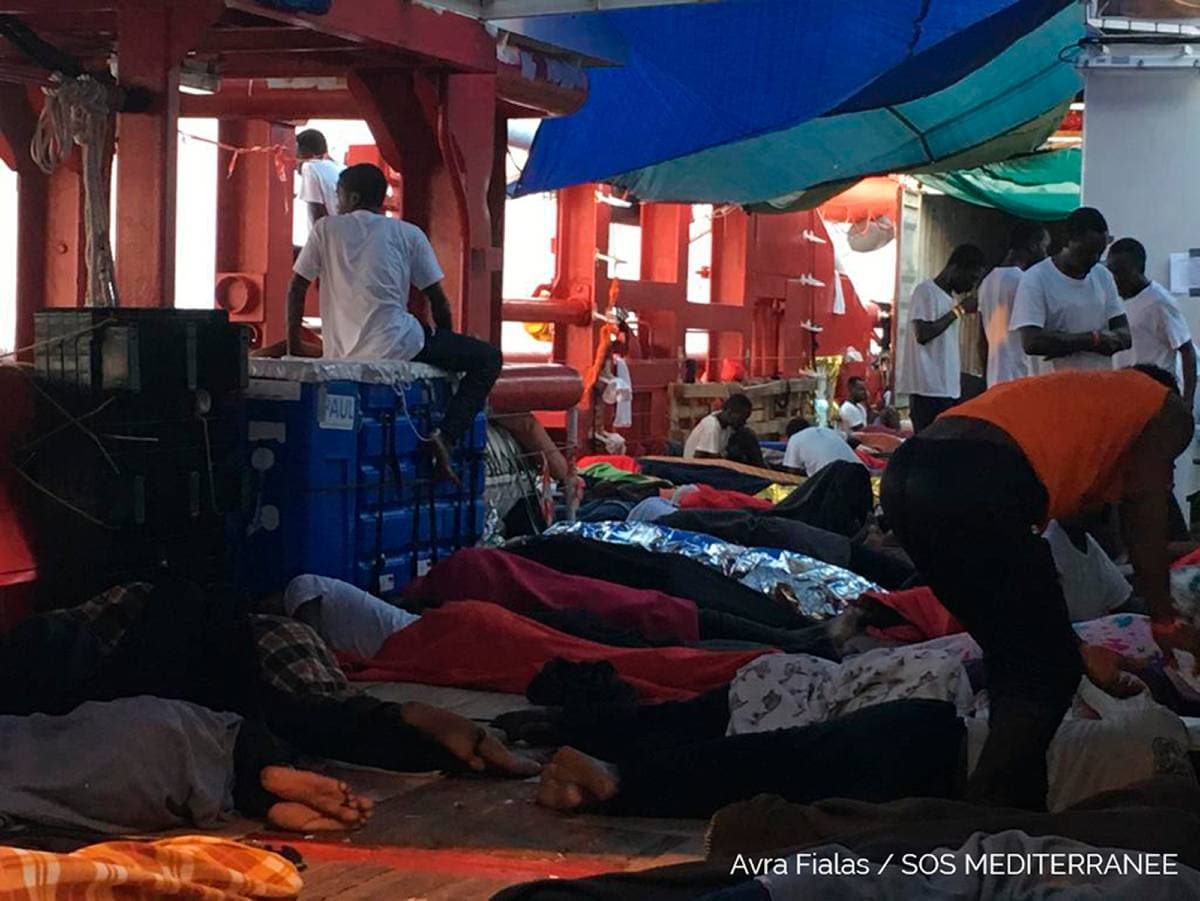 Partra szállhattak a menekültek Máltán, hat ország fogadja be őket