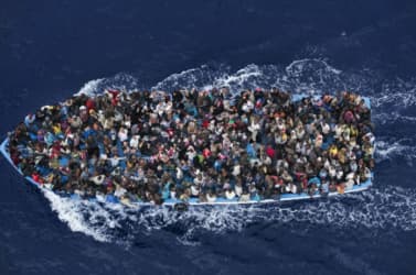 Több mint 360 embert mentettek ki a tengerből a Kanári-szigetek közelében