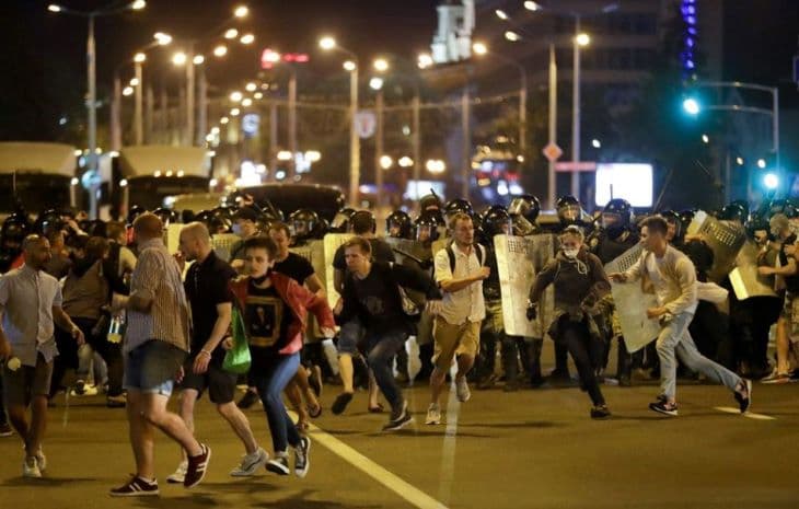 Fehérorosz válság: Ismét tüntetnek Minszkben, több embert letartóztattak