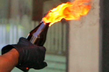 Molotov-koktéllal és késsel támadt rendőrökre egy iszlamista kamasz Tatárföldön, a rendőrök lelőtték
