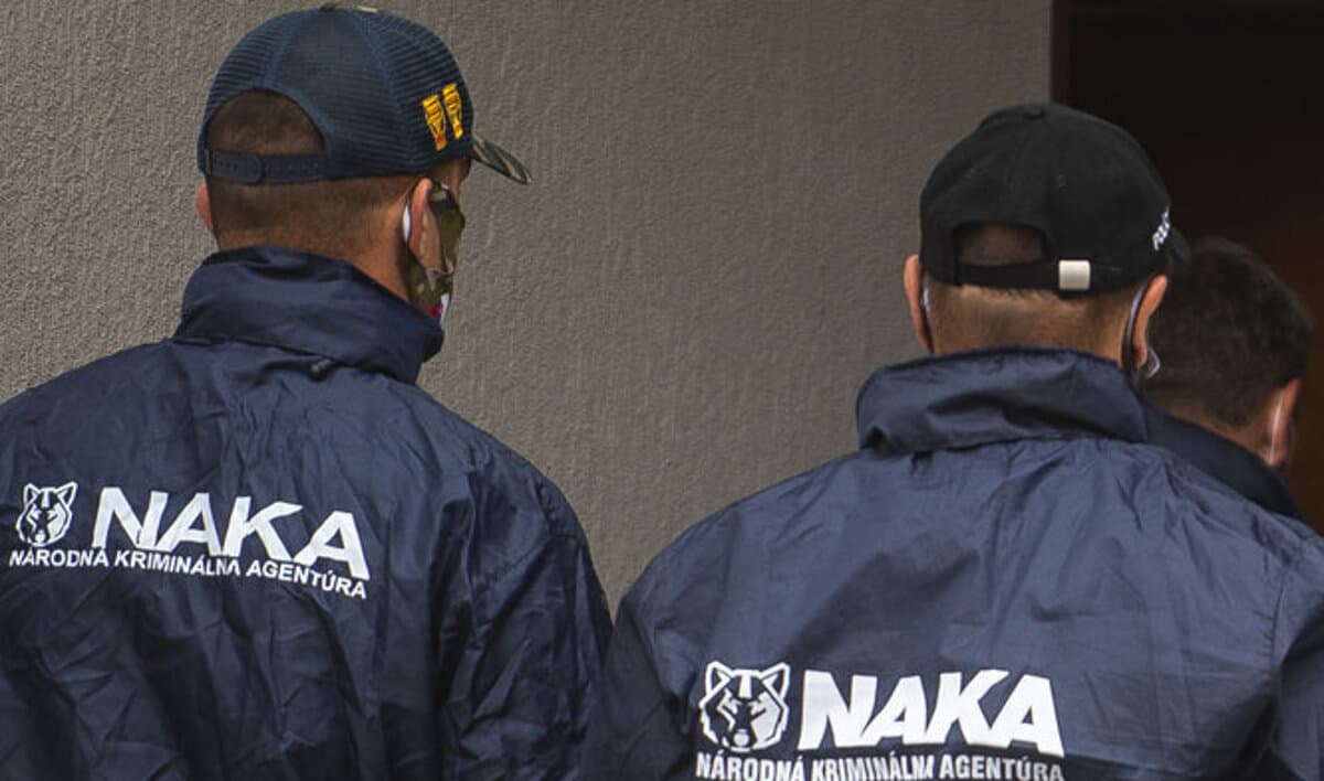 A NAKA őrizetbe vette a Comenius Egyetem alkalmazottját, 20 ezer eurós kenőpénzt fogadott el