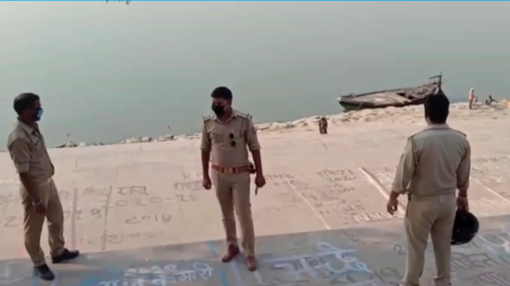 Hálót feszítettek ki a Gangesz folyóban, miután holttesteket sodort ki a víz