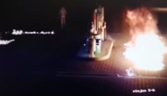 Benzint locsolt és gyújtogatott az egyik nyitrai ÖMV-n, most már a hűvösön csücsül (VIDEÓ)