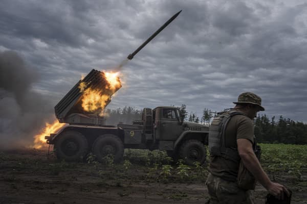 Hiába akadékoskodott az államfő, Bulgária páncélozott járműveket és légvédelmi rakétákat ad át Ukrajnának