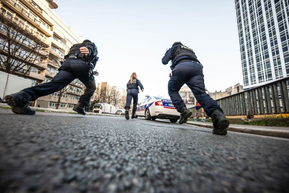 Elektromos rollerra pattanva menekült el kétmillió eurós zsákmányával egy ékszerrabló Párizsban