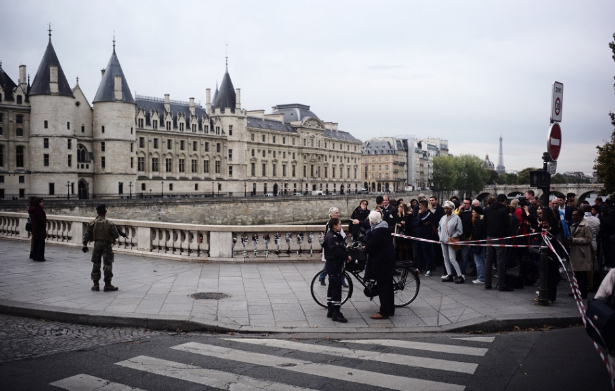Letartóztattak öt embert, aki kapcsolatban állt a párizsi késelővel
