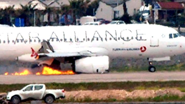 Egy újszülött holttestére bukkantak a Qatar Airways egy járatán