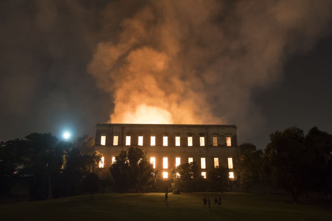 Hatalmas tűz pusztított a riói Nemzeti Múzeumban