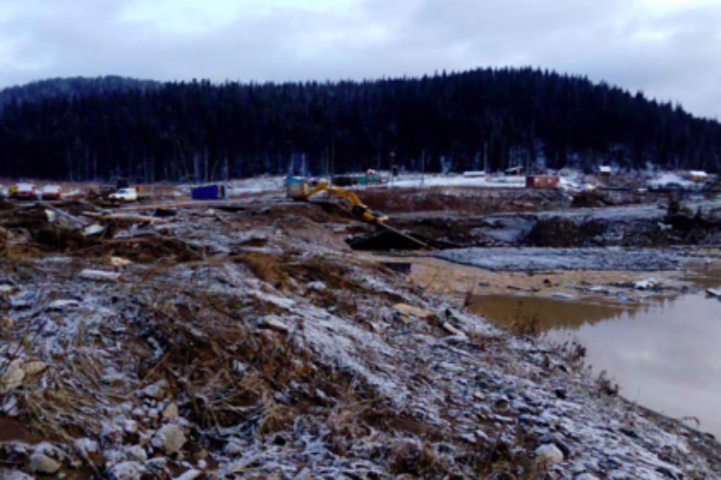Összeomlott egy víztározó gátja Oroszországban, többen meghaltak