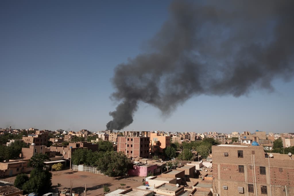 Átmeneti tűzszünet lép életbe Szudánban, az Egyesült Államok nem tervez katonai mentőakciót