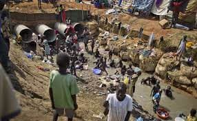 Az ENSZ szudáni élelmiszerraktárjaiból több mint ötezer tonna élelmiszert vittek el tolvajok!
