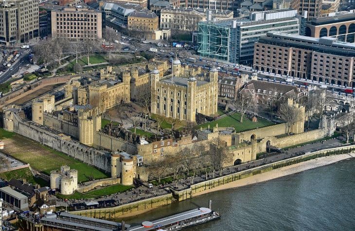 Létszámleépítés vár a londoni Tower őreire a turisták távolmaradása miatt
