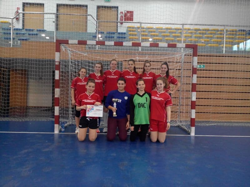 A Vámbéry Ármin Alapiskola lánycsapata nyerte a kézilabdadöntőt