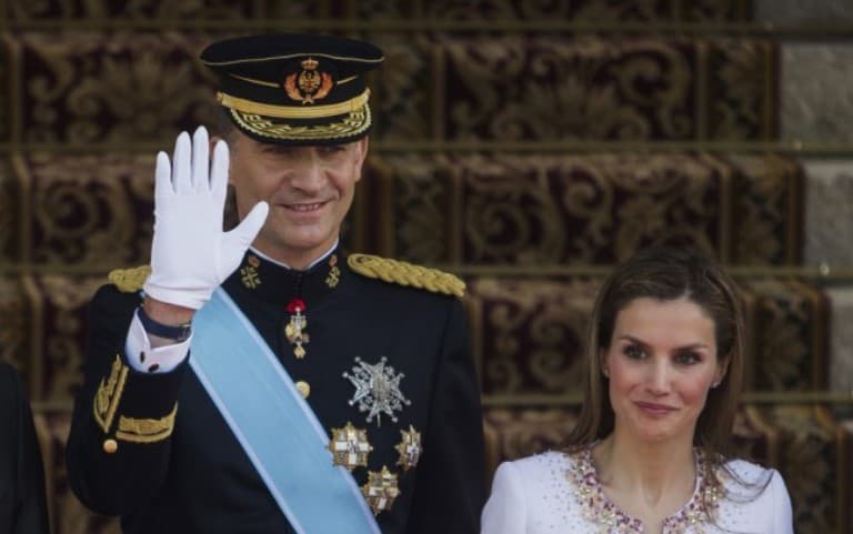 Vitatott állami látogatásra érkezett Kubába a spanyol király